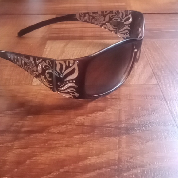 Sunglasses - Picture 2 of 4